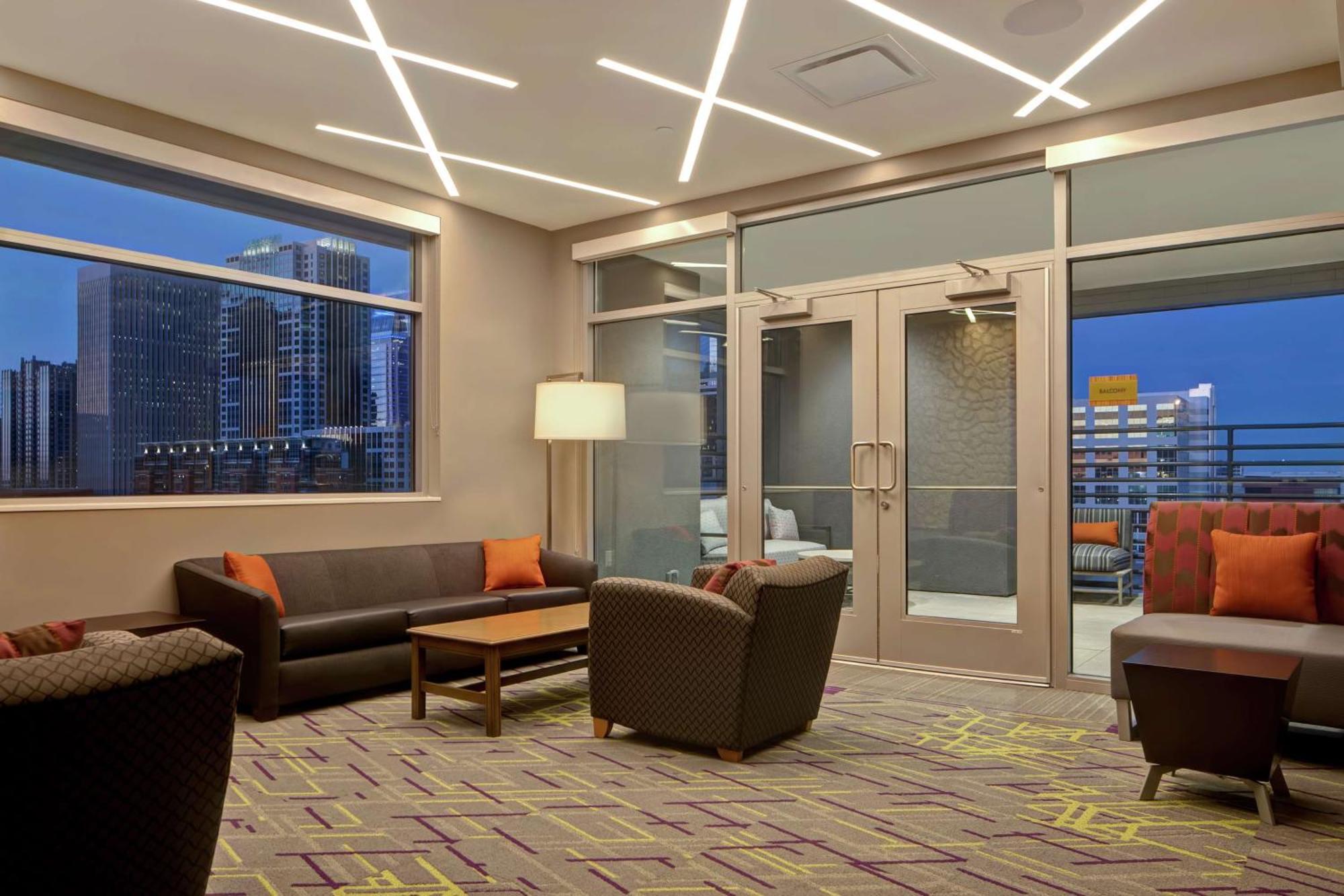Home2 Suites By Hilton Charlotte Uptown Экстерьер фото