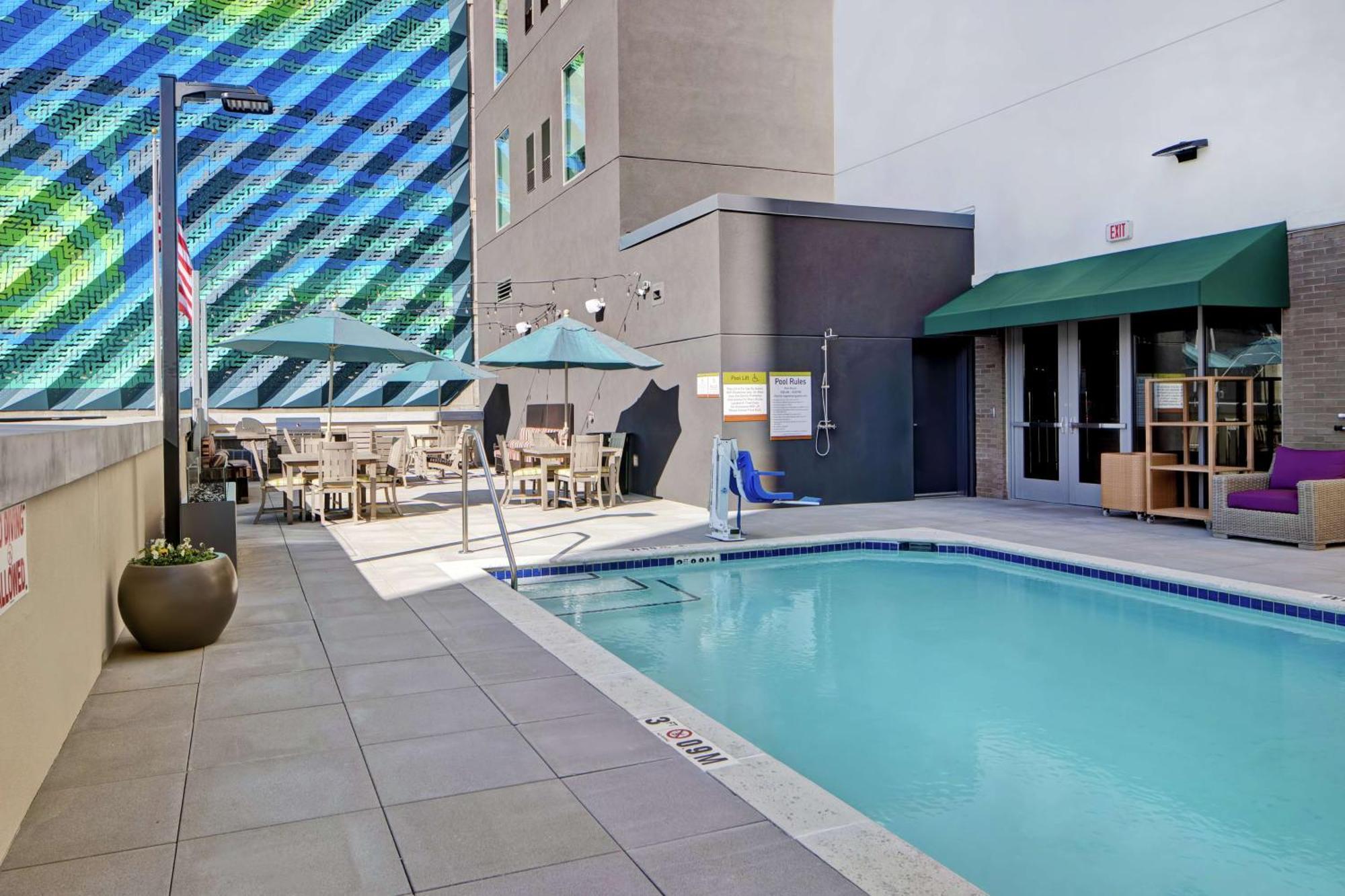 Home2 Suites By Hilton Charlotte Uptown Экстерьер фото